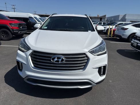 Used 2018 Hyundai Santa Fe SE FWD image 2