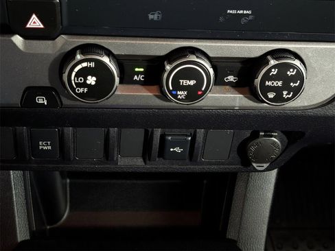 Used 2020 Toyota Tacoma SR image 21