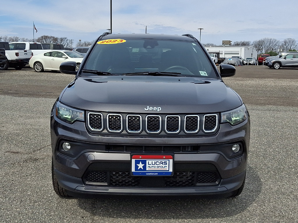 Used 2023 Jeep Compass Latitude AWD/4WD image 4