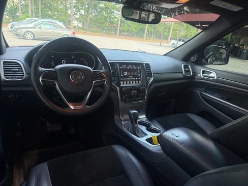 Used 2018 Jeep Grand Cherokee Altitude RWD image 15