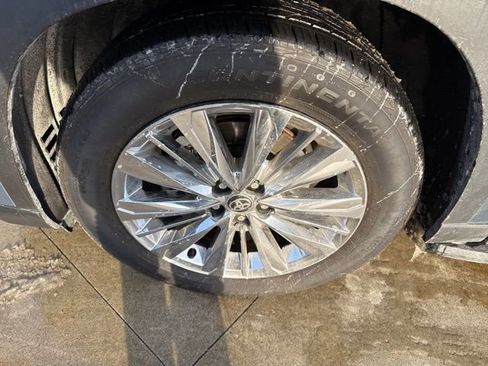 Used 2025 Toyota Grand Highlander Platinum image 11