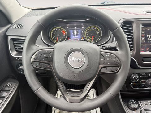 Used 2022 Jeep Cherokee Trailhawk w/ Sun & Sound Group AWD/4WD image 16