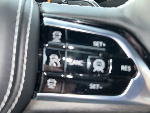 New 2024 Jeep Grand Cherokee Overland w/ Advanced Protech Group III AWD/4WD image 18