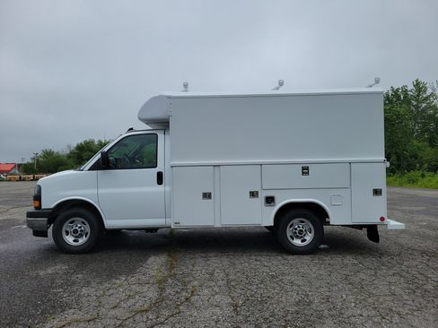 New 2025 GMC Savana 3500 w/ Power Convenience Package image 2