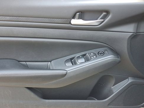 Used 2024 Nissan Altima 2.5 SV image 23