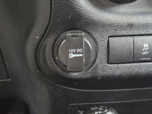 Used 2013 Jeep Wrangler Sport AWD/4WD image 21