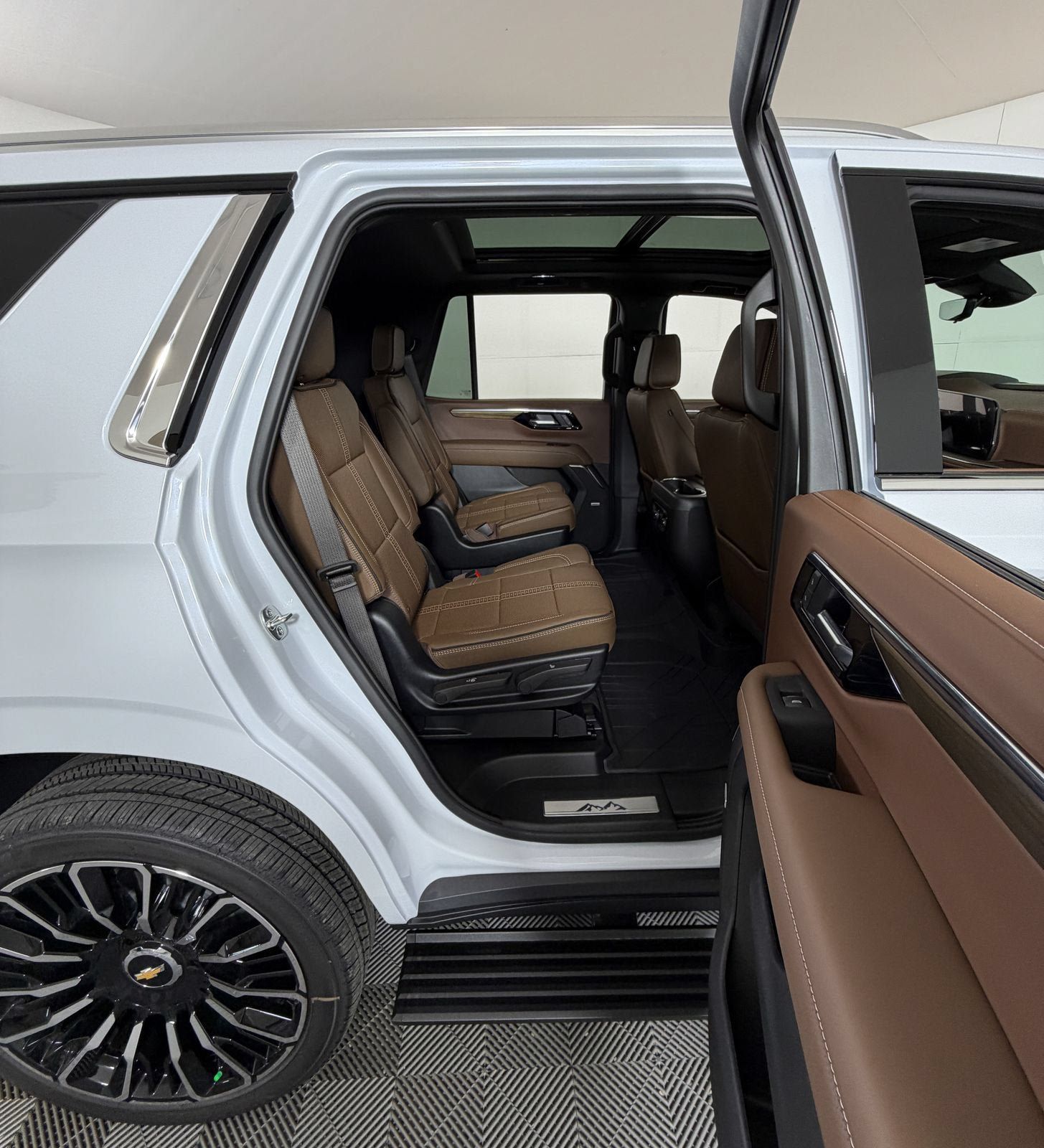 New 2026 Chevrolet Tahoe High Country AWD/4WD image 6