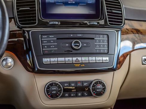Used 2017 Mercedes-Benz GLS 550 4MATIC image 37