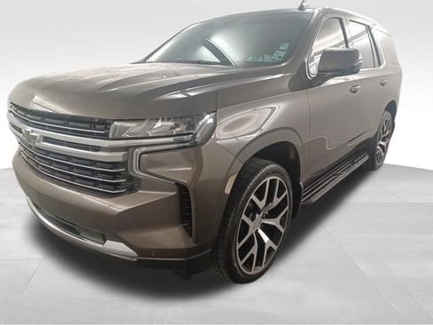Used 2021 Chevrolet Tahoe LT w/ LT Signature Package RWD image 3
