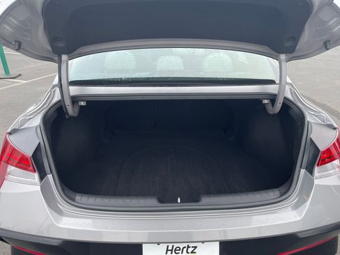 Used 2025 Hyundai Elantra Limited image 24