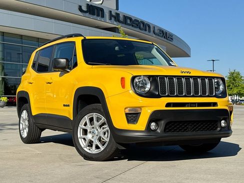 Used 2023 Jeep Renegade Latitude w/ Premium Group AWD/4WD image 2