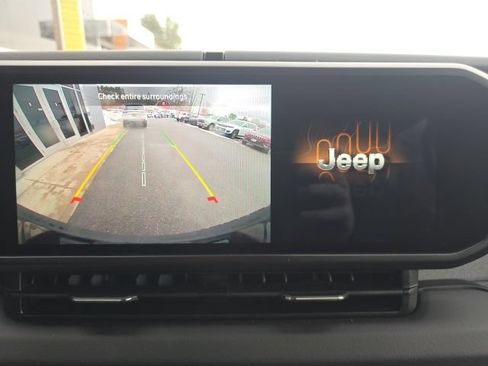 Used 2025 Jeep Wrangler Unlimited Sahara AWD/4WD image 22