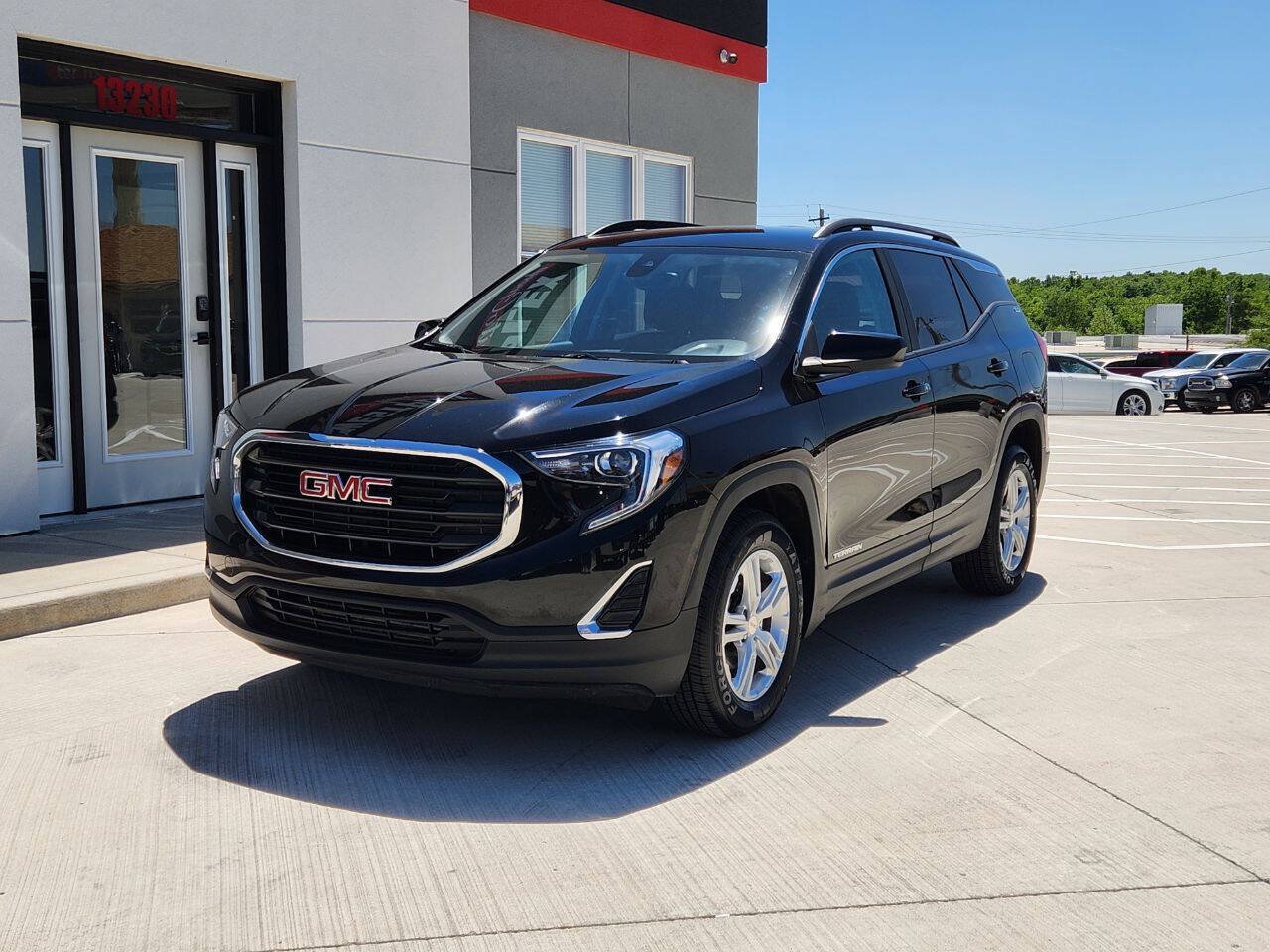 Used 2021 GMC Terrain SLE w/ Driver Convenience Package AWD/4WD image 2