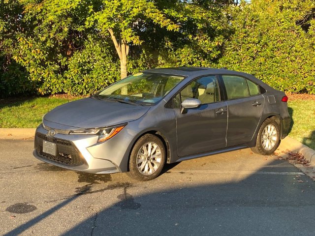 Used 2020 Toyota Corolla LE w/ LE Premium Package FWD image 3