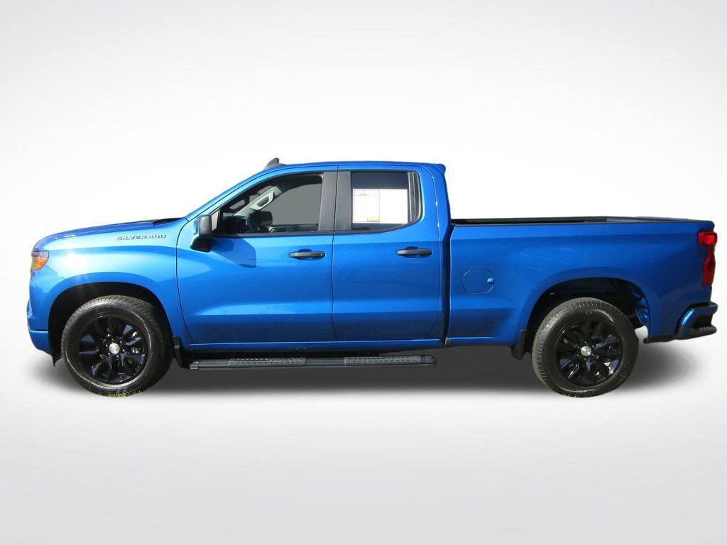 Used 2024 Chevrolet Silverado 1500 Custom RWD image 3