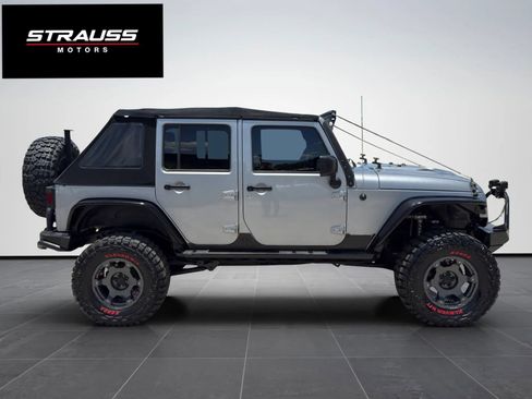 Used 2016 Jeep Wrangler Unlimited Rubicon AWD/4WD image 5