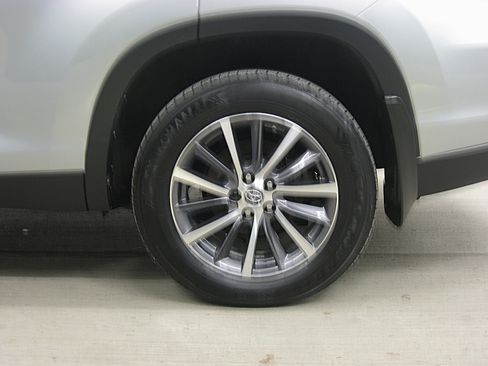 Used 2019 Toyota Highlander XLE image 31