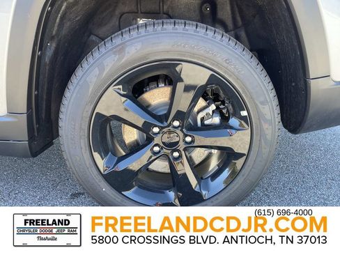 New 2025 Jeep Grand Cherokee L Limited w/ Luxury Tech Group II AWD/4WD image 11