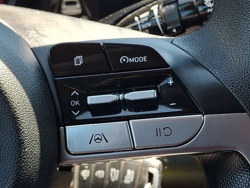 Used 2021 Hyundai Elantra SE FWD image 23