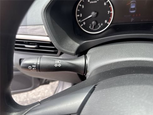 Used 2025 Nissan Altima 2.5 SV FWD image 19