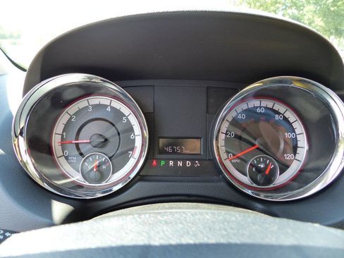 Used 2019 Dodge Grand Caravan SE FWD image 26