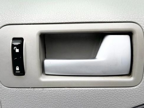 Used 2006 Ford Mustang GT image 29