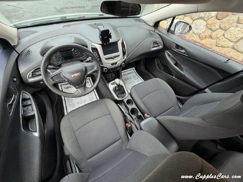 Used 2017 Chevrolet Cruze LS FWD image 21