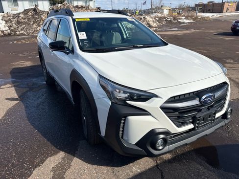 Used 2023 Subaru Outback Premium image 9
