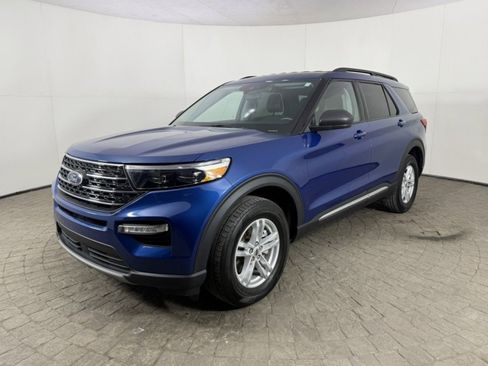 Certified 2022 Ford Explorer XLT w/ Equipment Group 202A AWD/4WD image 3