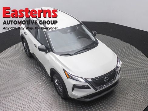 Used 2023 Nissan Rogue S AWD/4WD image 3
