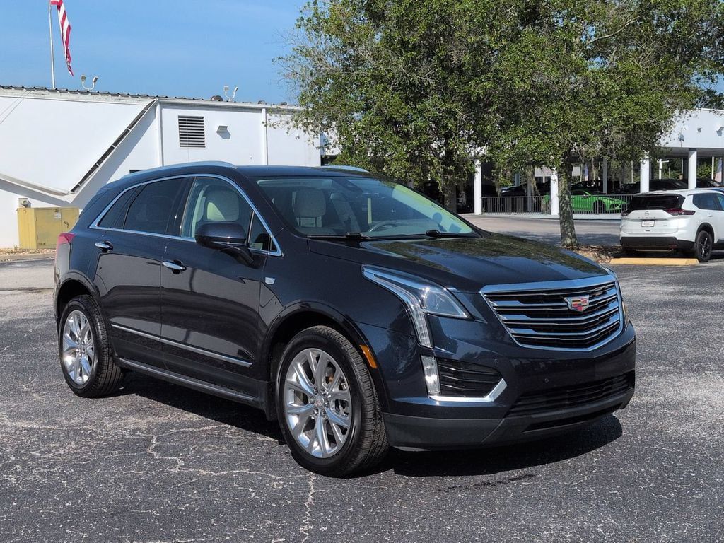 Used 2017 Cadillac XT5 Luxury w/ Driver Awareness Package FWD image 2