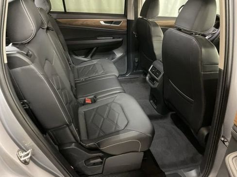 Certified 2024 Volkswagen Atlas SE image 8