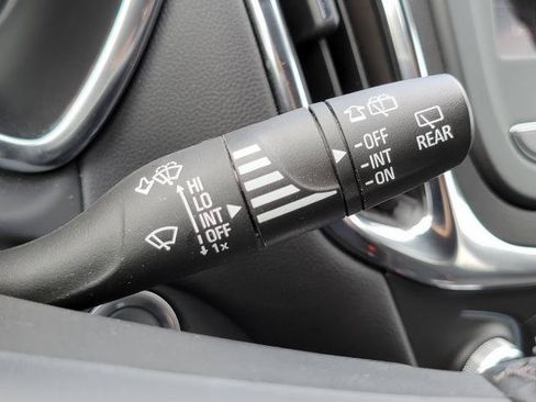 Used 2023 Chevrolet Equinox LT FWD image 17