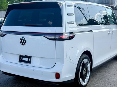 Used 2025 Volkswagen ID. Buzz Pro S RWD image 22