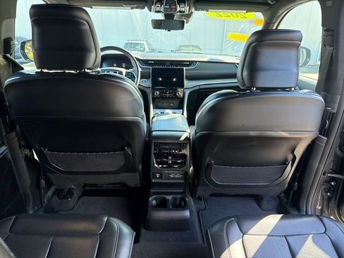 Used 2022 Jeep Grand Cherokee L Overland w/ Luxury Tech Group IV image 17
