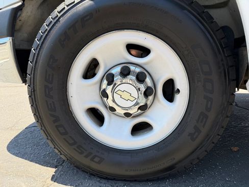 Used 2014 Chevrolet Express 2500 LT w/ LT Preferred Equipment Group RWD image 34