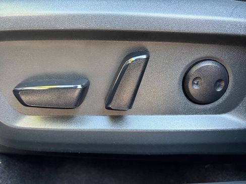 Used 2025 Nissan Rogue SV AWD/4WD image 18