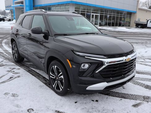 Used 2024 Chevrolet TrailBlazer LT image 2