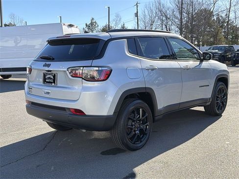 New 2026 Jeep Compass Latitude image 11