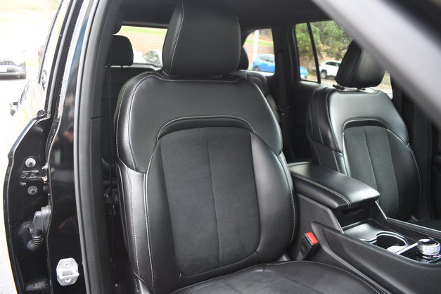 Used 2025 Jeep Grand Cherokee Altitude AWD/4WD image 26