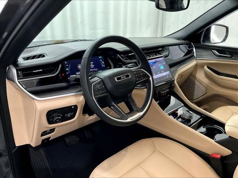 Used 2023 Jeep Grand Cherokee 4WD 4xe image 8