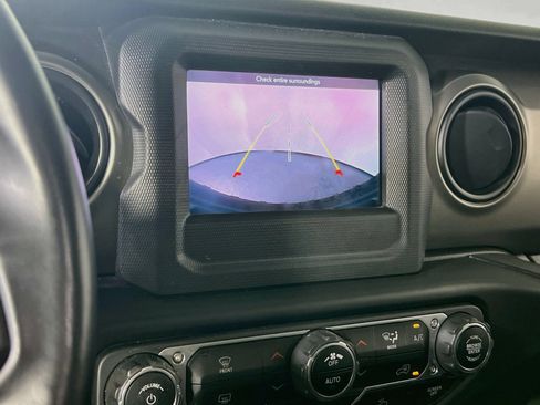Used 2021 Jeep Wrangler Unlimited Sport AWD/4WD image 13