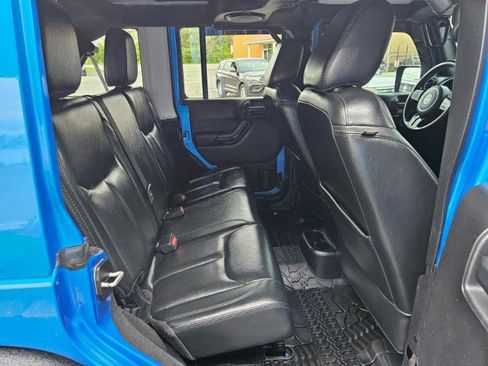 Used 2014 Jeep Wrangler Unlimited Sahara image 9