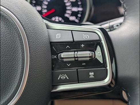 Certified 2023 Kia Carnival EX FWD image 17