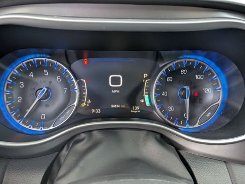 Used 2024 Chrysler Pacifica Touring-L image 24