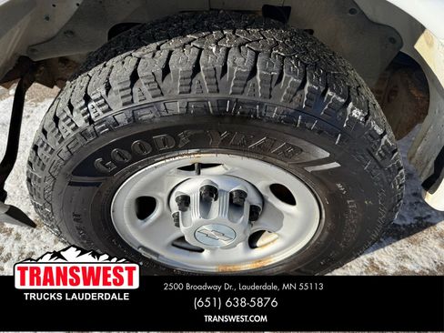 Used 2017 Chevrolet Express 3500 image 18