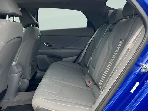 Certified 2025 Hyundai Elantra SEL FWD image 9