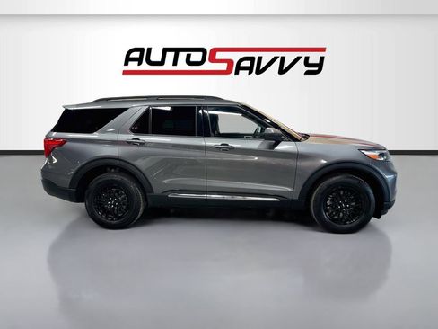 Used 2024 Ford Explorer XLT w/ Equipment Group 202A image 8