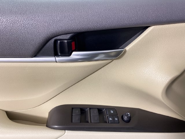 Used 2021 Toyota Camry LE w/ Cold Weather Package FWD image 14