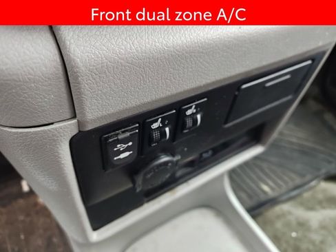 Used 2017 Toyota Sienna XLE Premium w/ Protection Package image 9